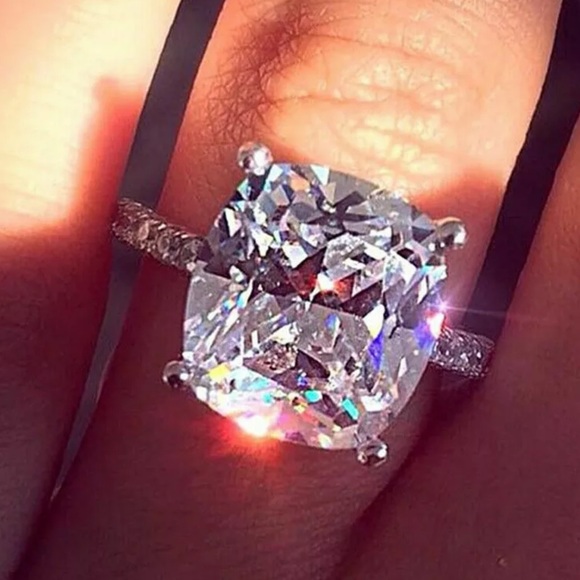 Gorgeous Square Cut White Sapphire Ring! - Picture 5 of 5